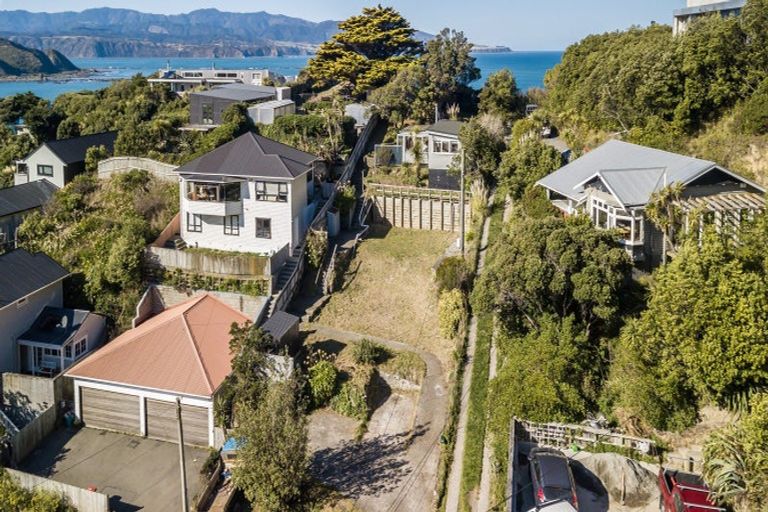 Photo of property in 25 Hungerford Road, Lyall Bay, Wellington, 6022