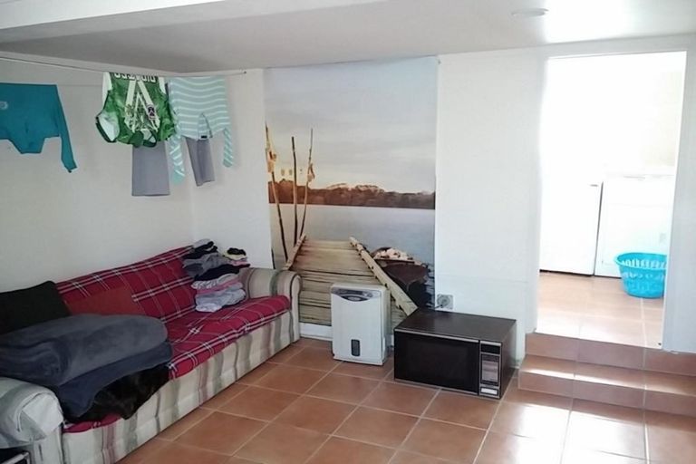 Photo of property in 28 Katrina Place, Massey, Auckland, 0614