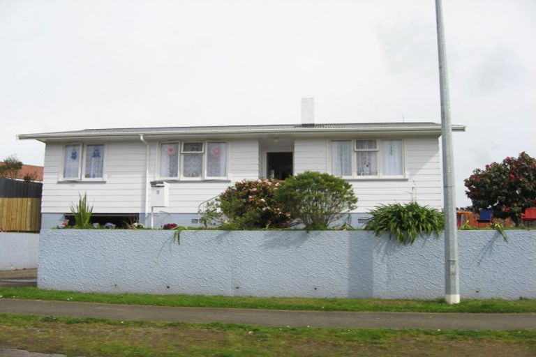 Photo of property in 5 Karaka Street, Inglewood, 4330