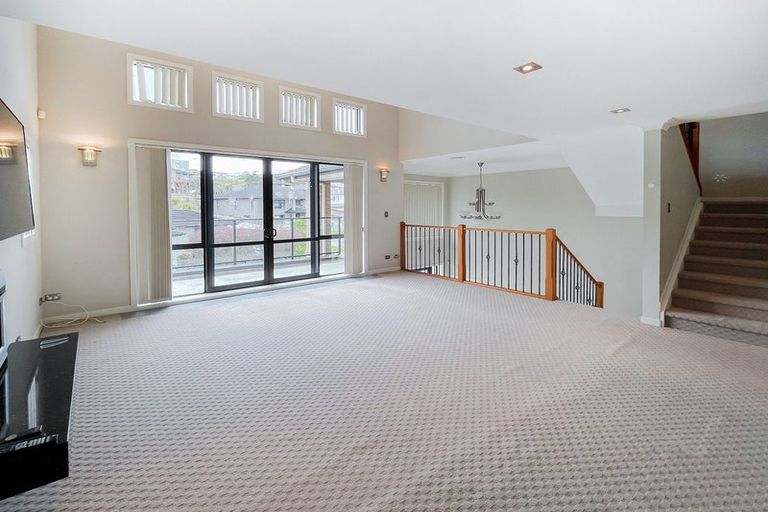 Photo of property in 32 Kilkelly Avenue, Pinehill, Auckland, 0632