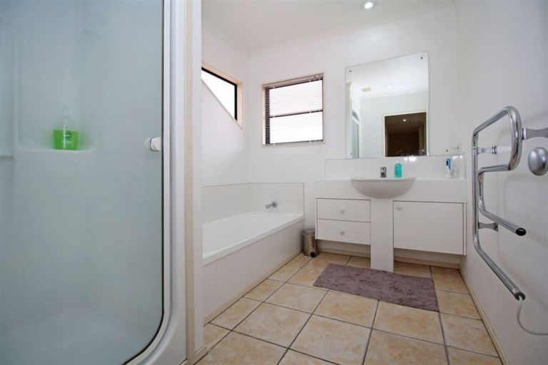 Photo of property in 19 Manara Place, The Gardens, Auckland, 2105