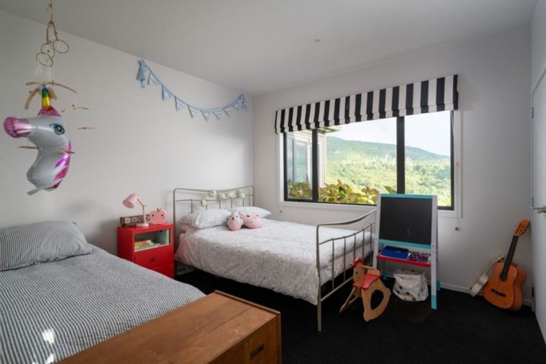 Photo of property in 5 Peregrine Place, Kinloch, Taupo, 3377