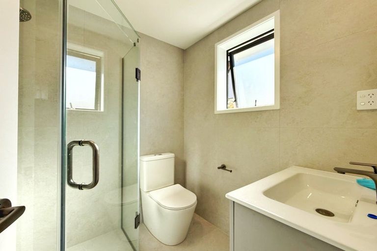 Photo of property in 94 West Harbour Drive, West Harbour, Auckland, 0618