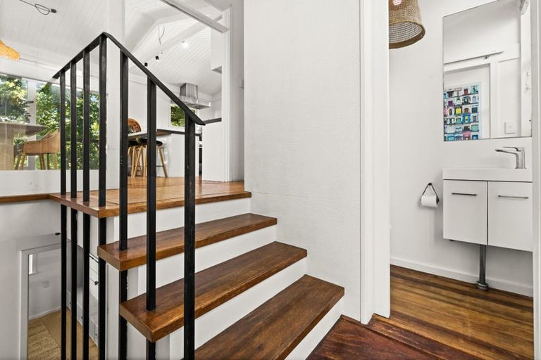 Photo of property in 3a Bay View Road, Bluff Hill, Napier, 4110