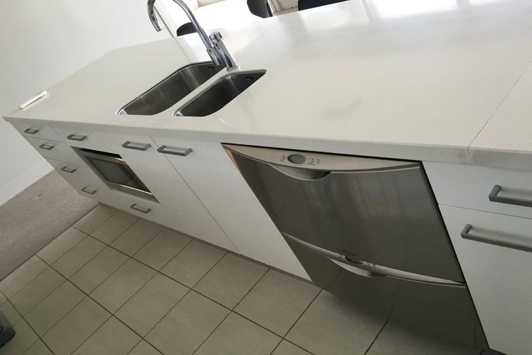 Photo of property in The Capital, 370 Oriental Parade, Oriental Bay, Wellington, 6011