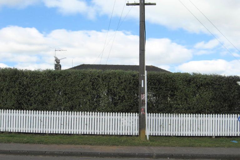 Photo of property in 2/74 Sutton Crescent, Papakura, 2110