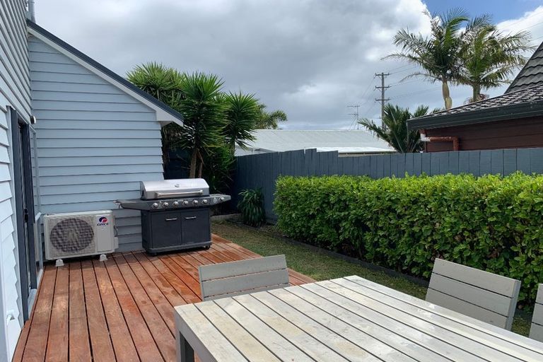 Photo of property in 2/100 Eversleigh Road, Belmont, Auckland, 0622