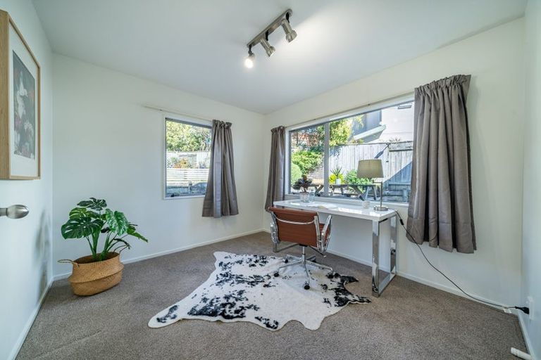 Photo of property in 12 Lanyon Place, Whitby, Porirua, 5024