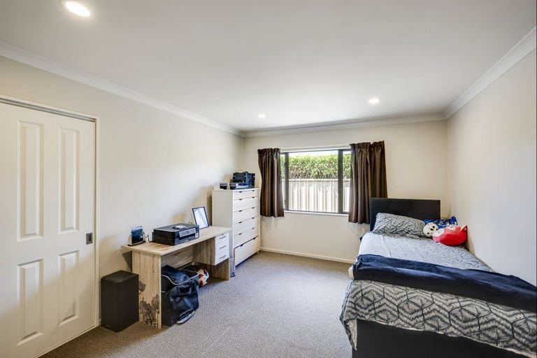 Photo of property in 15 Pania Place, Poraiti, Napier, 4112