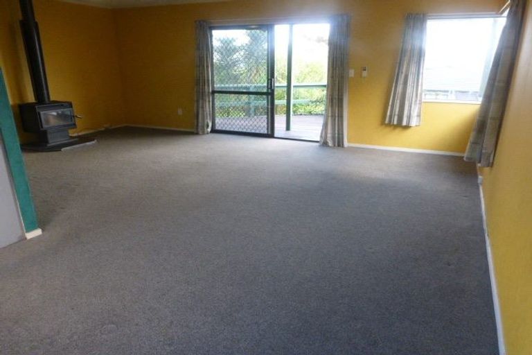 Photo of property in 1/12 Netherlands Avenue, Kelston, Auckland, 0602