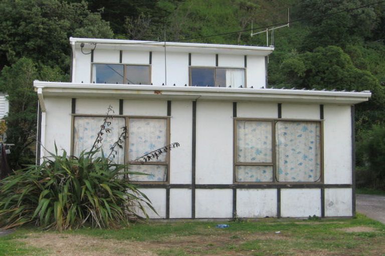 Photo of property in 140 Breaker Bay Road, Breaker Bay, Wellington, 6022