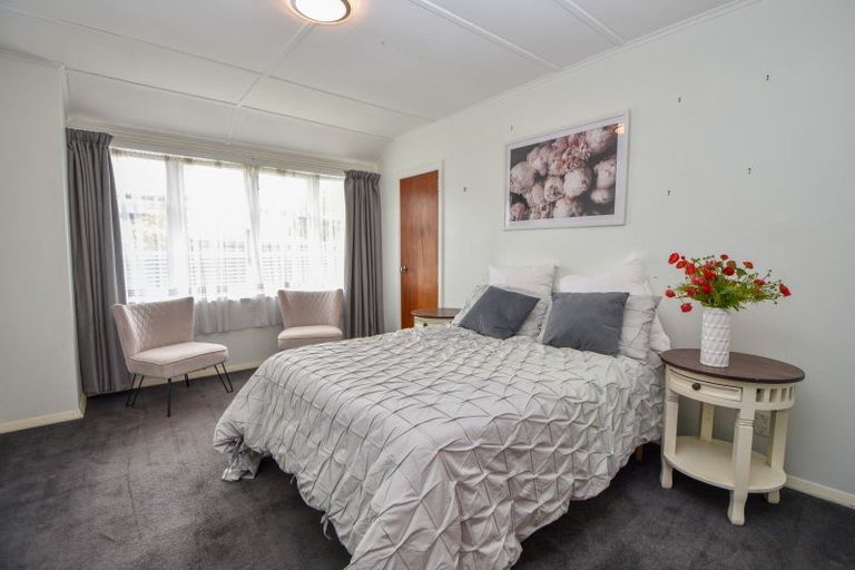 Photo of property in 2 Kent Street, Carterton, 5713