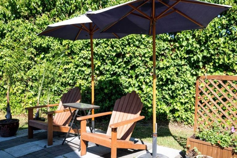 Photo of property in 2/2 Becroft Drive, Forrest Hill, Auckland, 0620