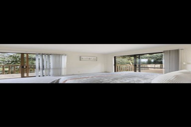 Photo of property in 1/807 East Coast Road, Northcross, Auckland, 0630