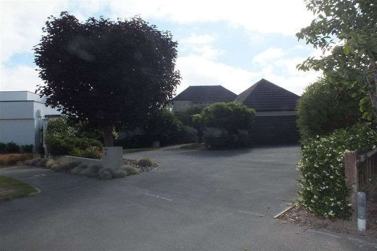 Photo of property in 11 Brockhall Lane, Avonhead, Christchurch, 8042