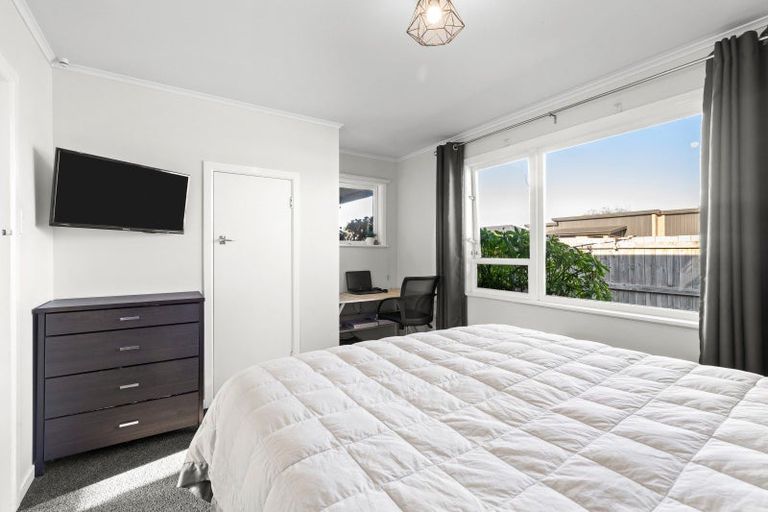 Photo of property in 1 Battersea Place, Roslyn, Palmerston North, 4414