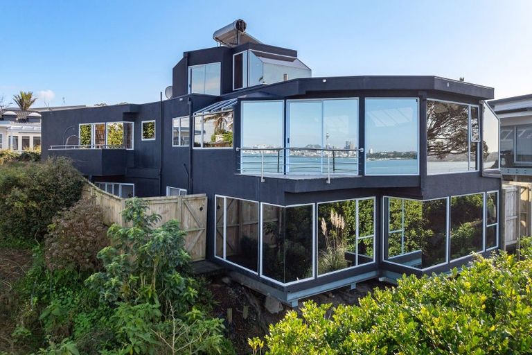 Photo of property in 2/81 Sylvan Avenue, Northcote, Auckland, 0627