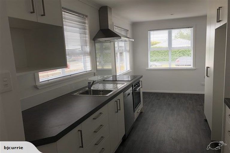 Photo of property in 35 Lombard Street, Palmerston North, 4410