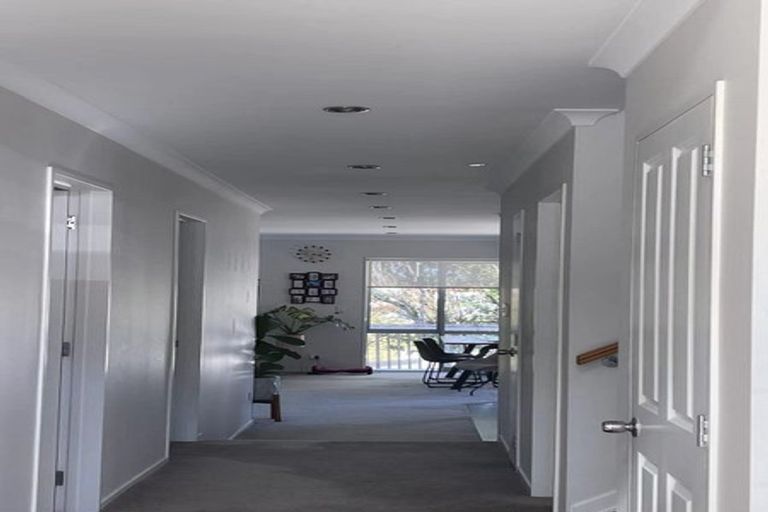 Photo of property in 30 Namsan Close, Fairview Heights, Auckland, 0632