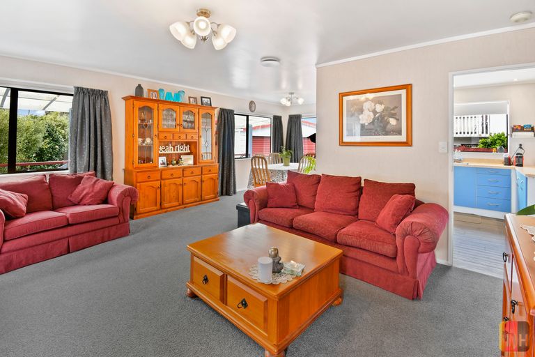 Photo of property in 7 Oakmont Place, Wattle Downs, Auckland, 2103