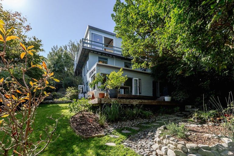 Photo of property in 8 Christina Grove, Normandale, Lower Hutt, 5010