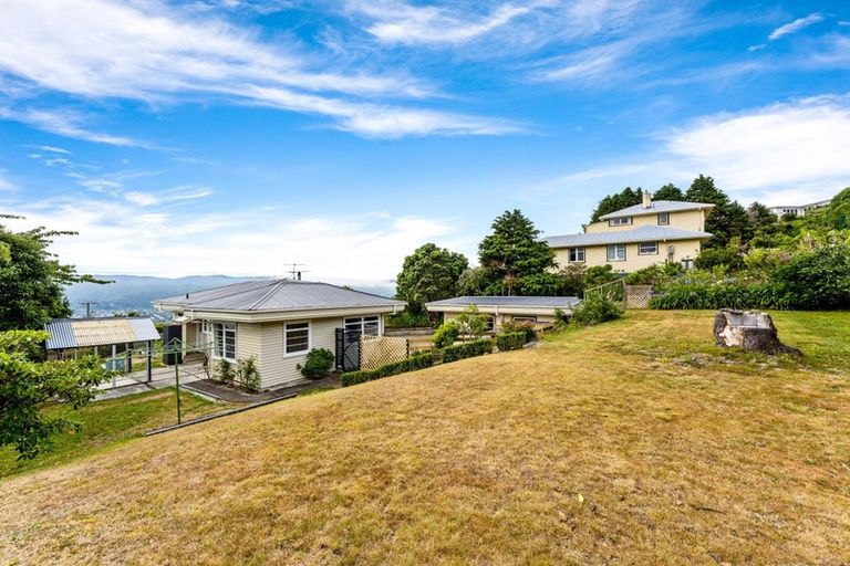 Photo of property in 111 Miromiro Road, Normandale, Lower Hutt, 5010