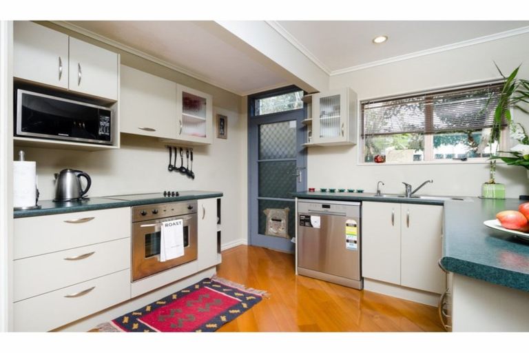 Photo of property in 4/90 Lynwood Road, New Lynn, Auckland, 0600
