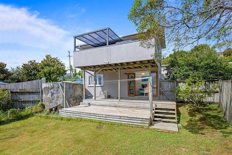 Photo of property in 2 Rata Road, Stanmore Bay, Whangaparaoa, 0932