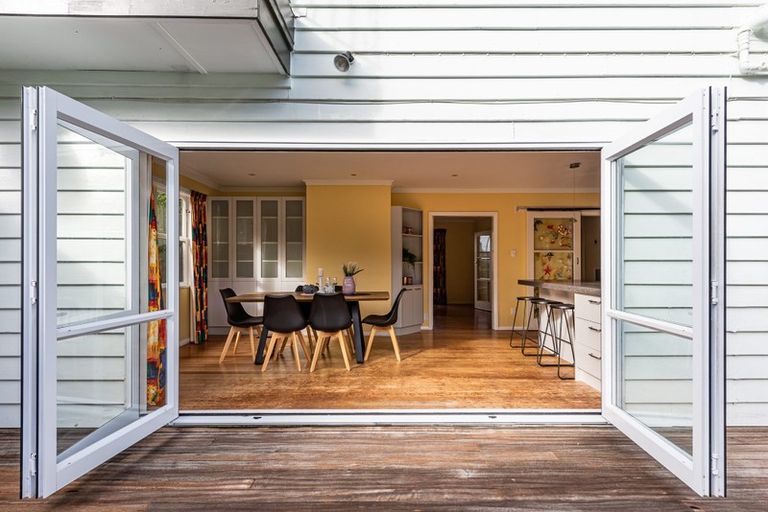 Photo of property in 7 Park Avenue, Tawa, Wellington, 5028