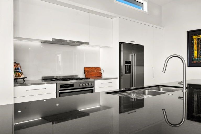 Photo of property in 203 Marine Parade, Mount Maunganui, 3116