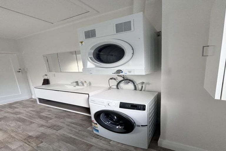 Photo of property in 17 Tavistock Road, Melrose, Wellington, 6023