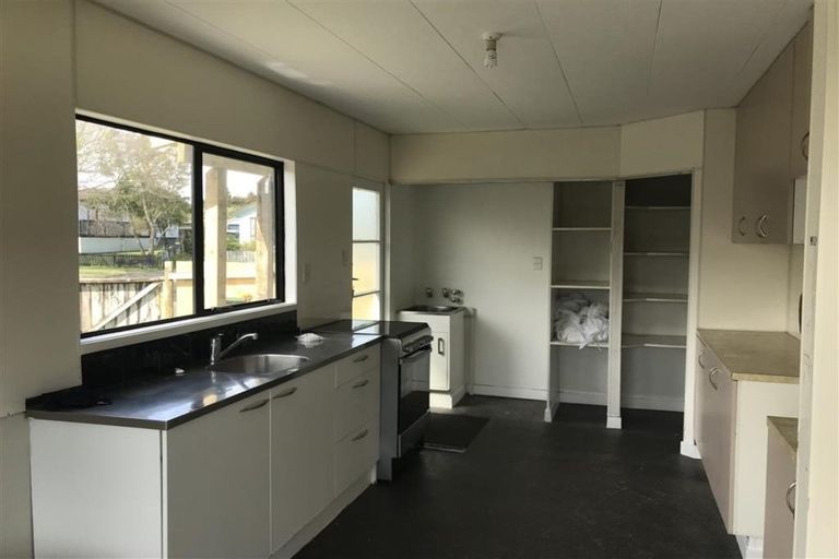 Photo of property in 12 Riverton Drive, Randwick Park, Auckland, 2105