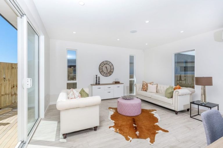 Photo of property in 8 Konoba Avenue, Kumeu, 0810