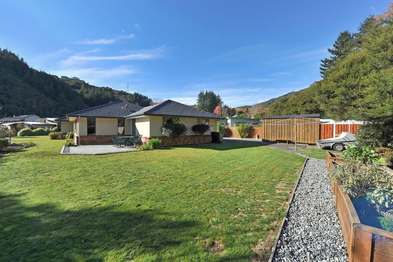 Photo of property in 6 Tussock Place, Stoke, Nelson, 7011