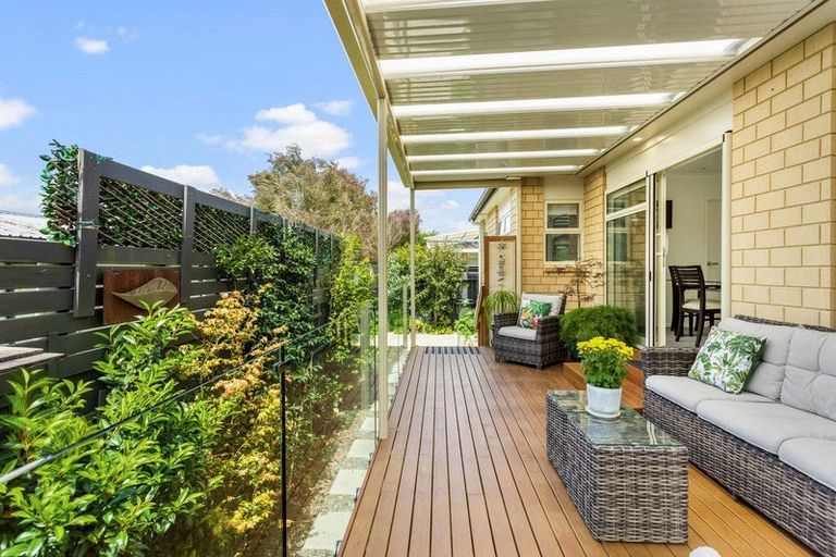 Photo of property in 10 Waitaha Close, Orewa, 0931