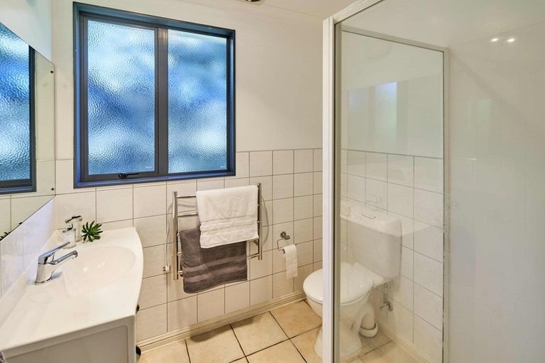 Photo of property in 25 Rangatira Road, Tawa, Wellington, 5028