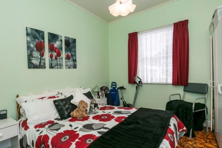 Photo of property in 17 Chaucer Road, Hospital Hill, Napier, 4110