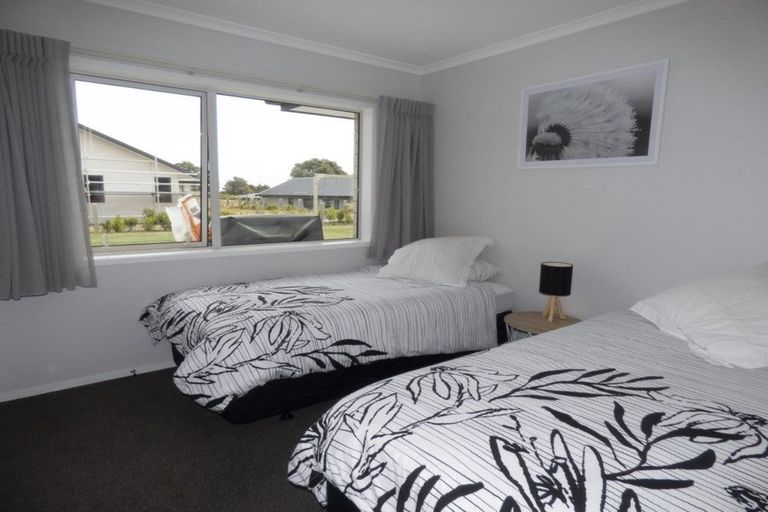 Photo of property in 12 Oakmont Crescent, Waiwhakaiho, New Plymouth, 4312