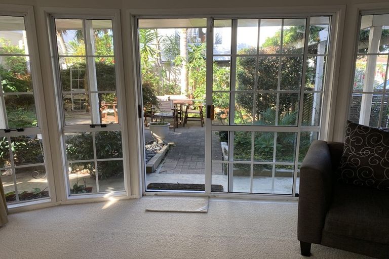 Photo of property in 2/34 Princes Street, Northcote Point, Auckland, 0627