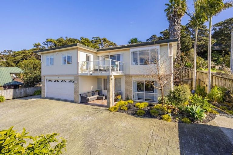 Photo of property in 39 Emlyn Place, Torbay, Auckland, 0630