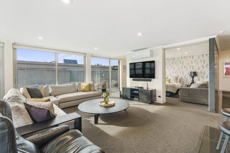 Photo of property in 225 Lake Terrace, Waipahihi, Taupo, 3330