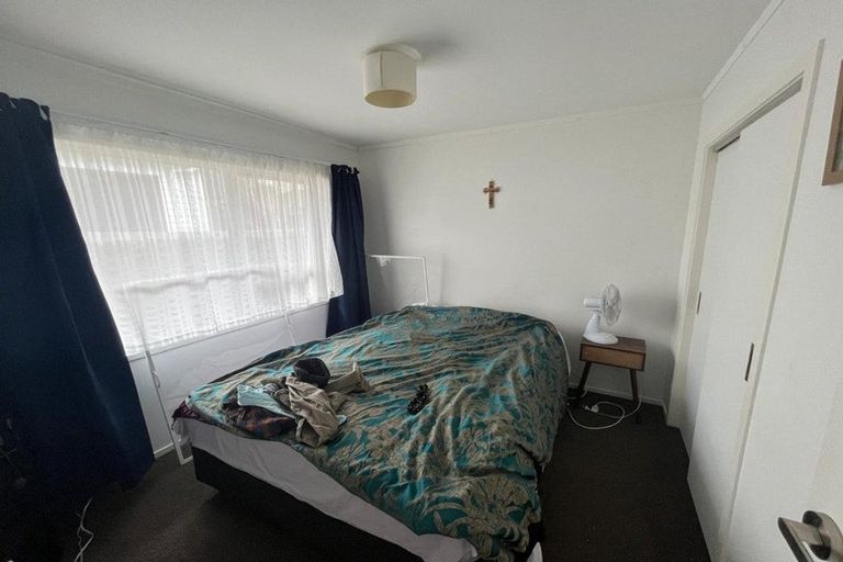 Photo of property in 2/56 Te Atatu Road, Te Atatu South, Auckland, 0610