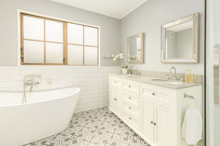 Photo of property in 261 Te Moana Road, Waikanae, 5036