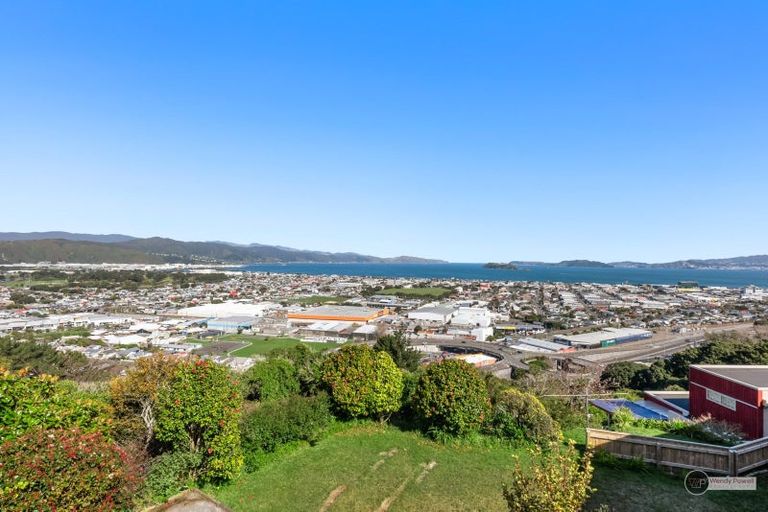 Photo of property in 10 Chestnut Grove, Maungaraki, Lower Hutt, 5010