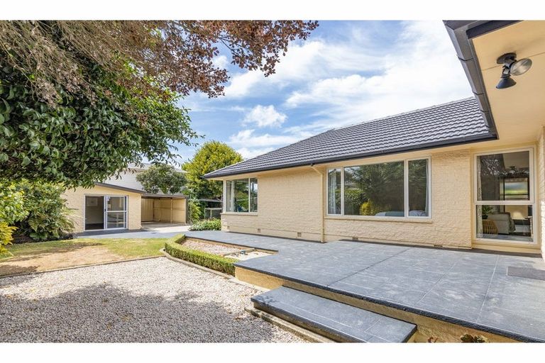 Photo of property in 56 Greendale Avenue, Avonhead, Christchurch, 8042