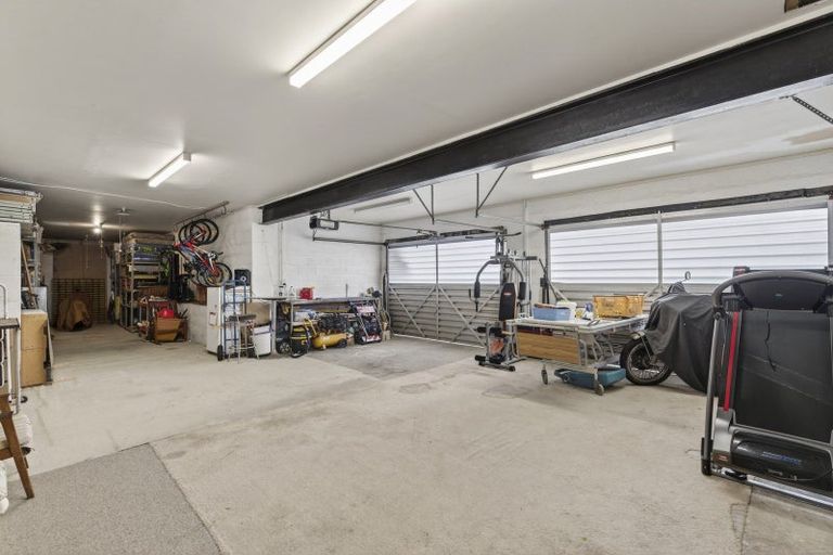 Photo of property in 5 Whitby Place, Westown, New Plymouth, 4310