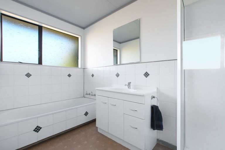 Photo of property in 52 Lagoon Place, Poike, Tauranga, 3112