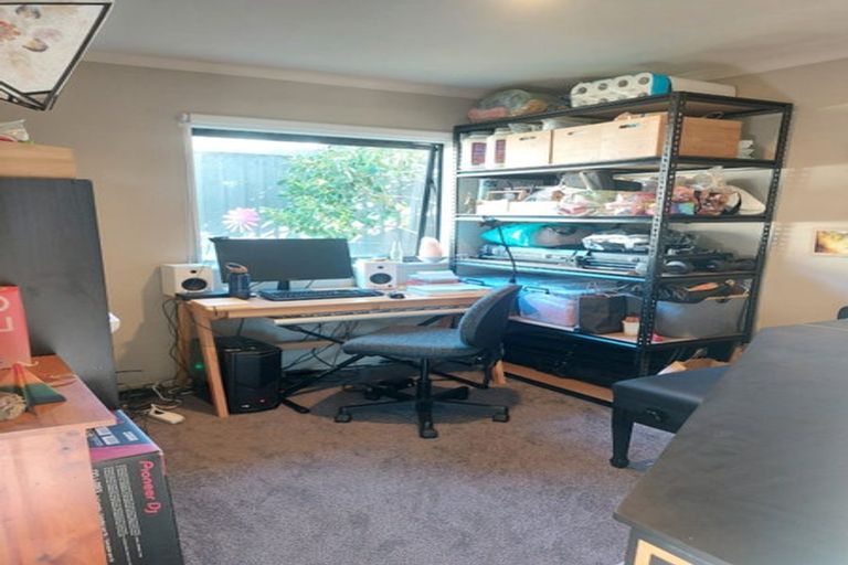 Photo of property in 28 Marcel Place, Glenfield, Auckland, 0629