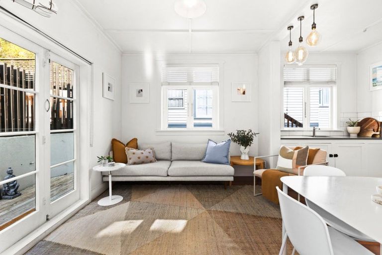 Photo of property in 44 Faraday Street, Hospital Hill, Napier, 4110