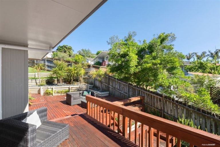 Photo of property in 9 Exeter Place, Unsworth Heights, Auckland, 0632